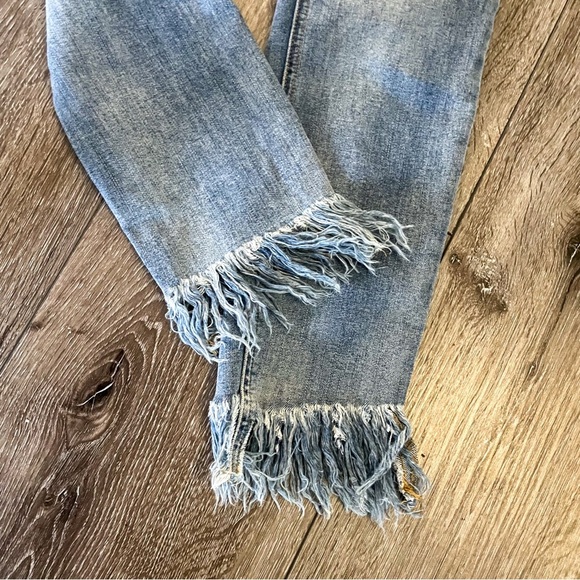 Free People Great Heights Frayed Hem Distressed Jeans Size 28 Medium wash - Picture 7 of 9